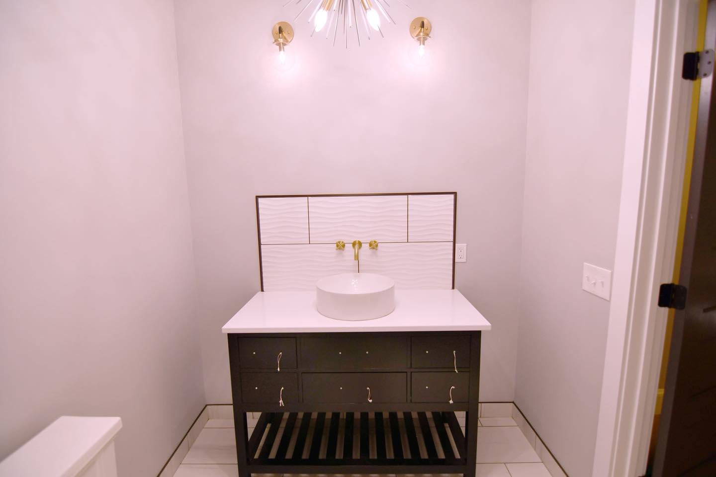 Modern bathroom vanity