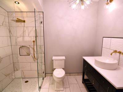Elegant bathroom with sputnik chandelier